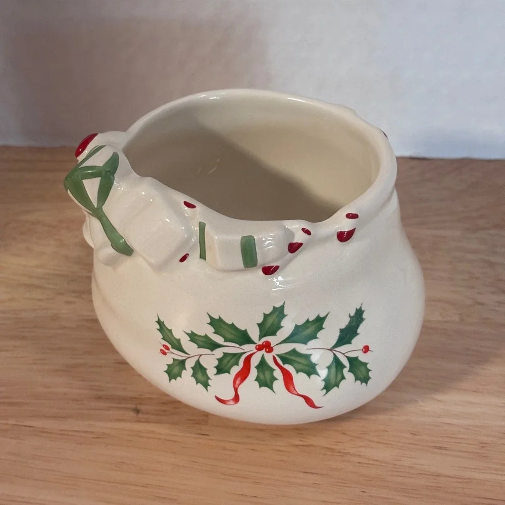 Lenox‎ Holiday 1999 Santa  bottom of a sugar bowl